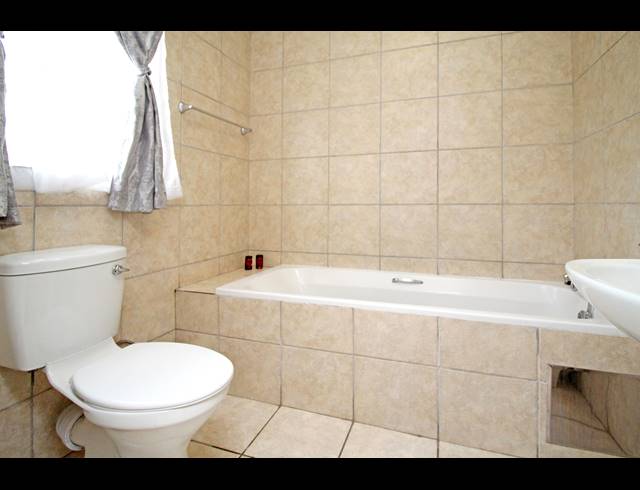 1 BEDROOM APARTMENT FOR SALE IN FERNDALE